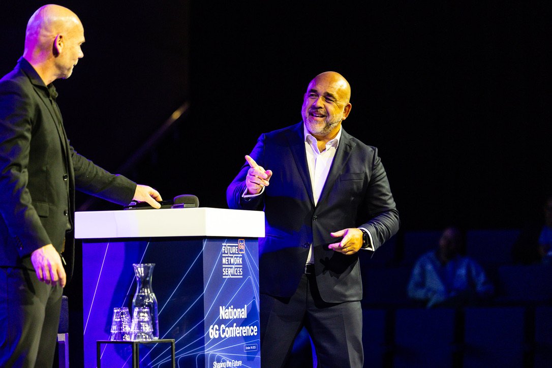 Danny Frietman moderator dagvoorzitter on stage 02