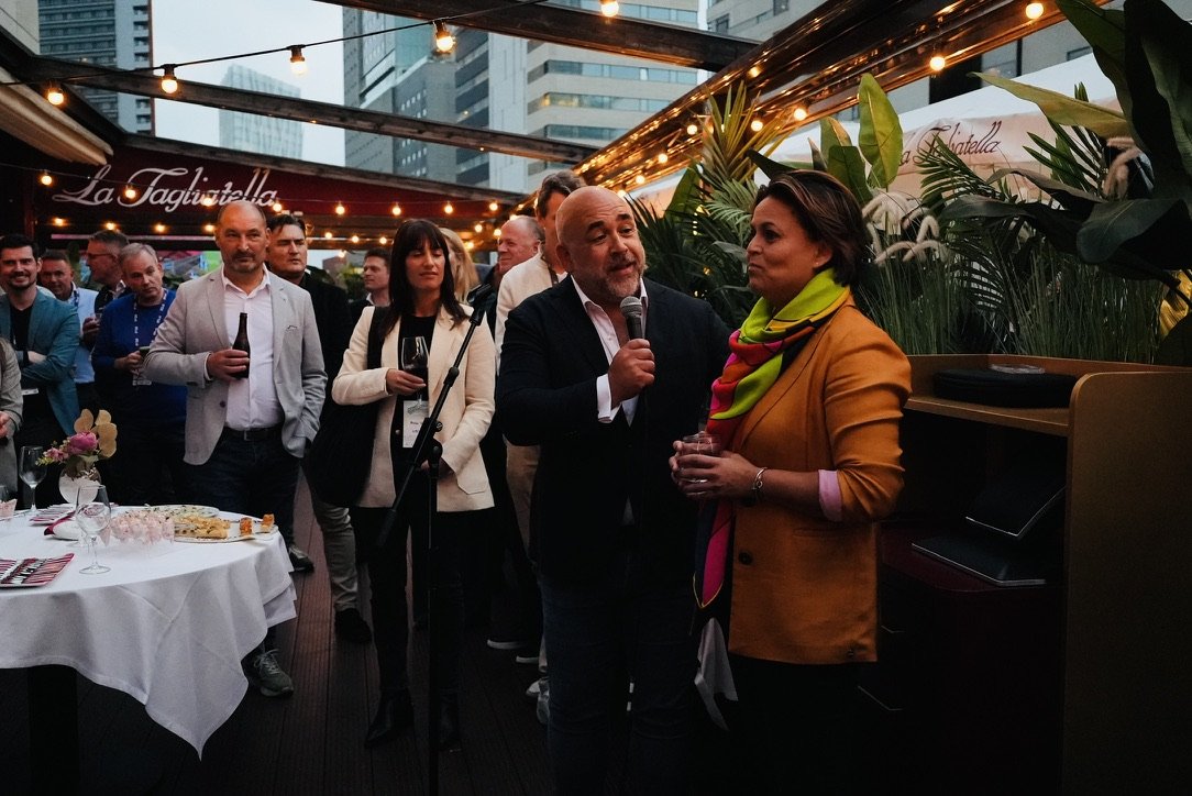 Danny Frietman moderator dagvoorzitter on stage 09