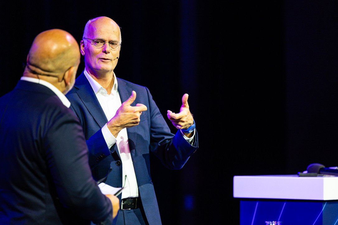 Danny Frietman moderator dagvoorzitter on stage 15