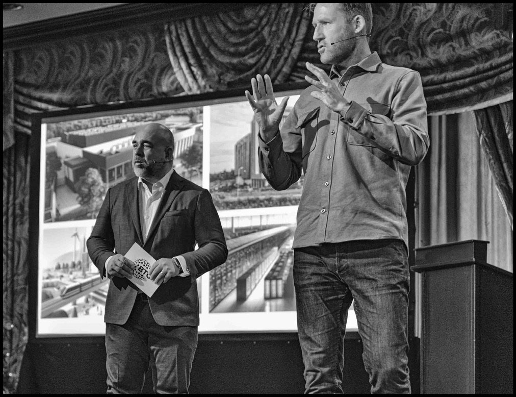 Danny Frietman moderator dagvoorzitter on stage 16