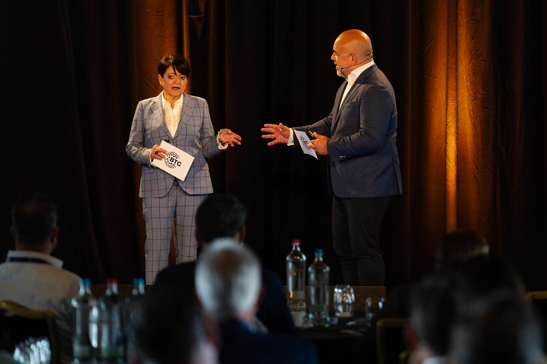 Danny Frietman moderator dagvoorzitter on stage 18