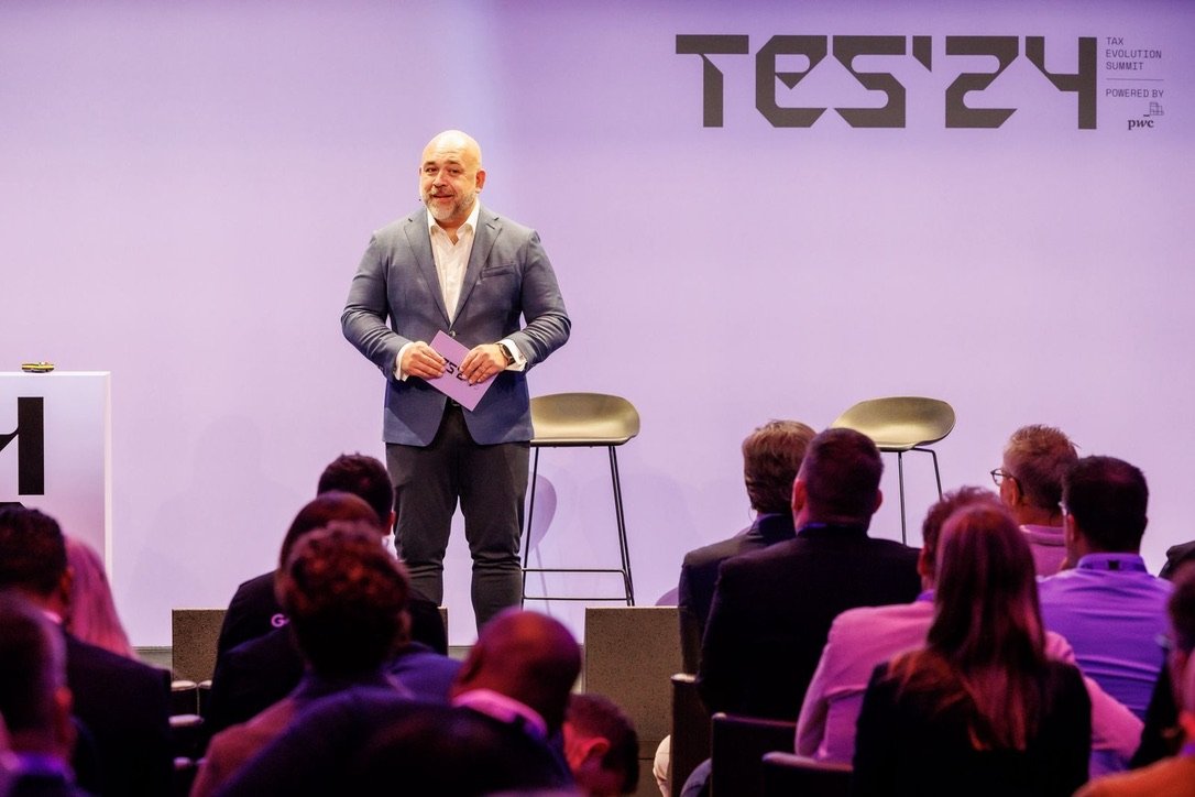 Danny Frietman moderator dagvoorzitter on stage 19