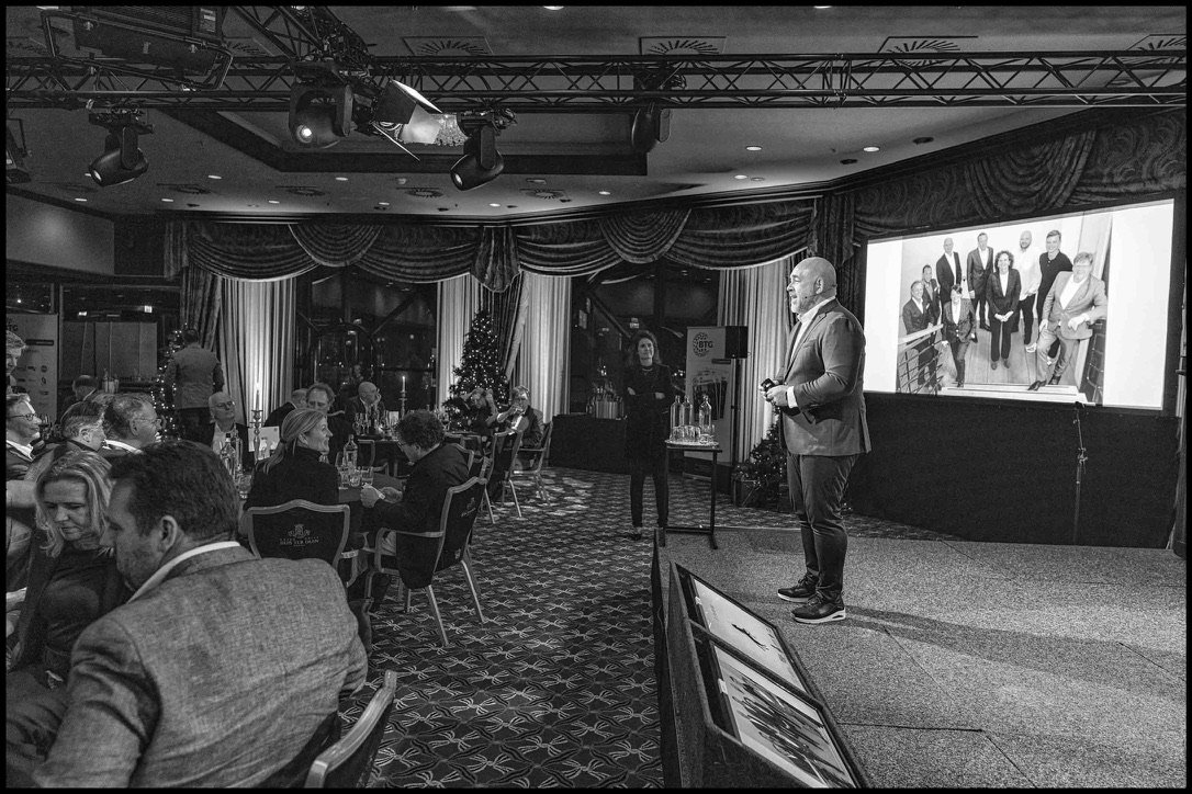 Danny Frietman moderator dagvoorzitter on stage 27