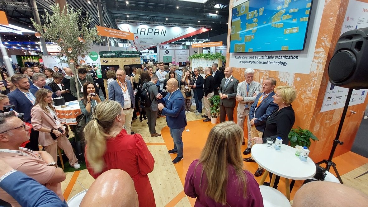 Danny Frietman moderator dagvoorzitter on stage 29