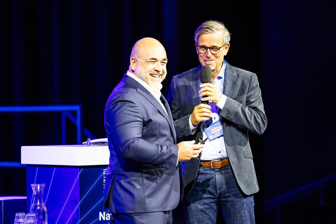 Danny Frietman moderator dagvoorzitter on stage 32