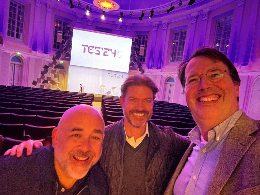 Danny Frietman moderator dagvoorzitter on stage 33