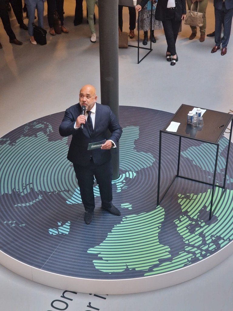 Danny Frietman moderator dagvoorzitter on stage 34