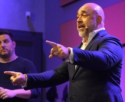 Danny Frietman moderator dagvoorzitter on stage 44